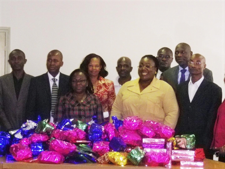 Cérémonie de remise de cadeaux : Anne-Désirée Oulotto fait des heureux